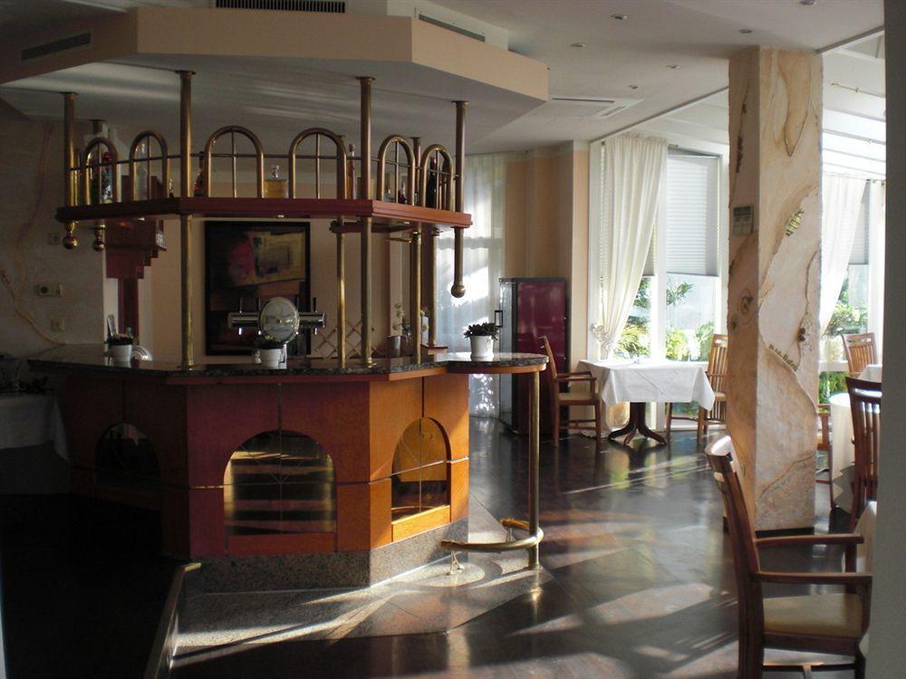 Hotel Bauschheimer Hof Russelsheim Bagian luar foto