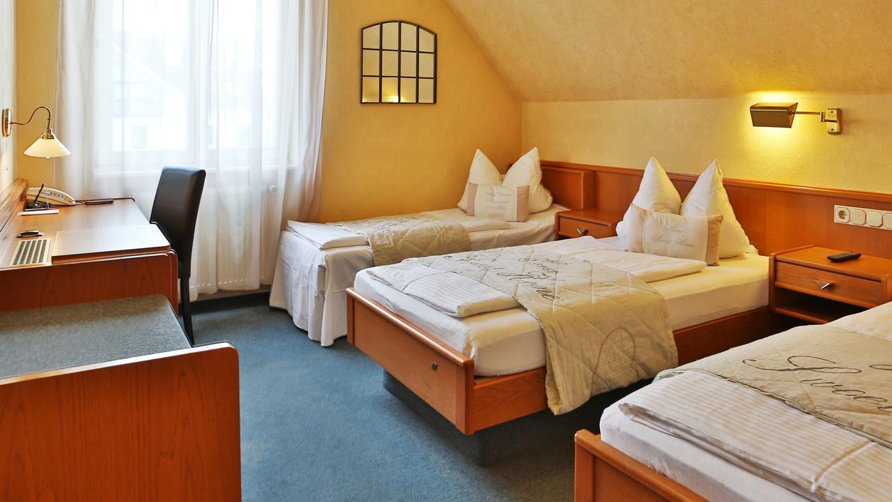 Hotel Bauschheimer Hof Russelsheim Bagian luar foto