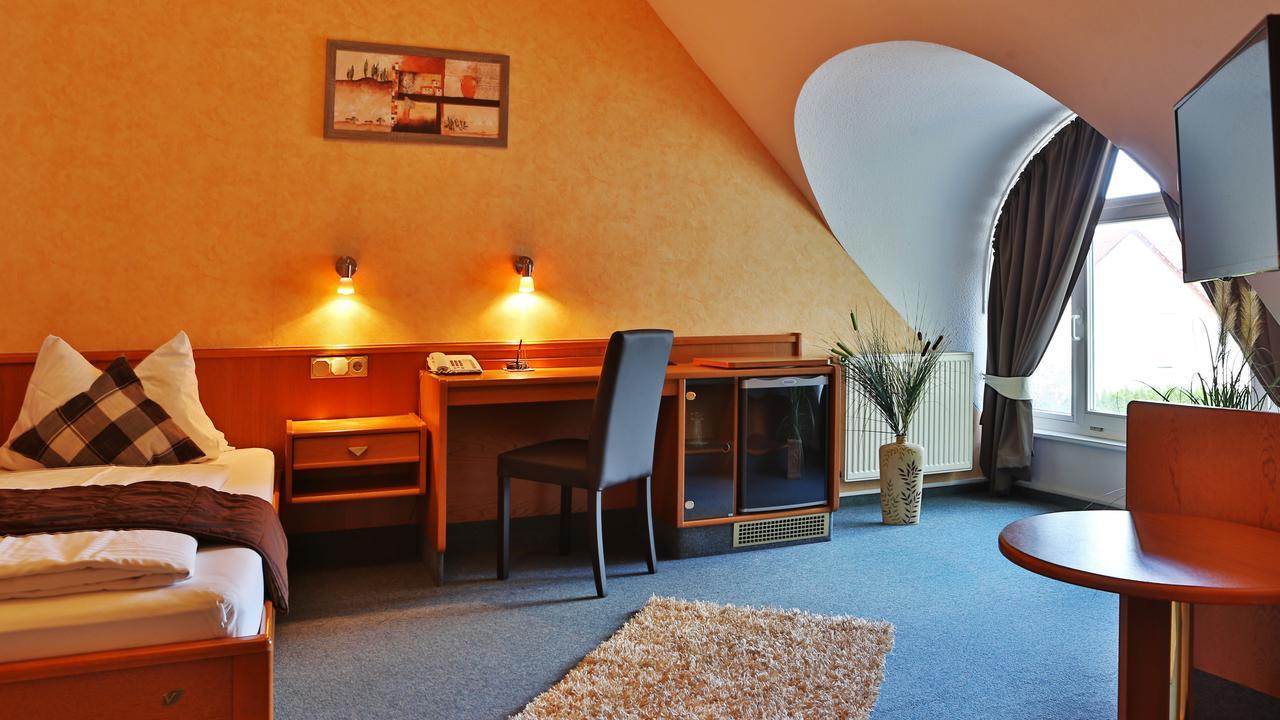 Hotel Bauschheimer Hof Russelsheim Bagian luar foto