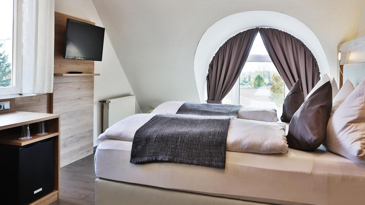 Hotel Bauschheimer Hof Russelsheim Bagian luar foto