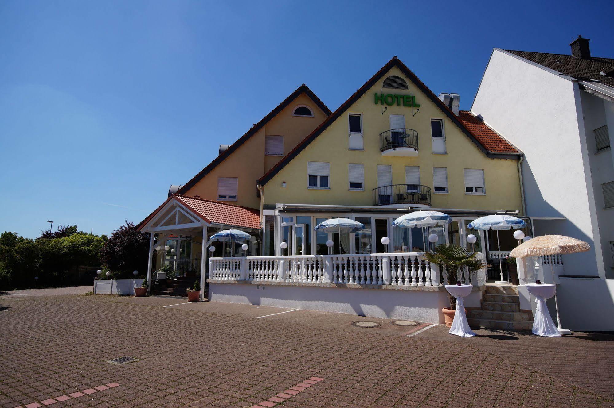 Hotel Bauschheimer Hof Russelsheim Bagian luar foto