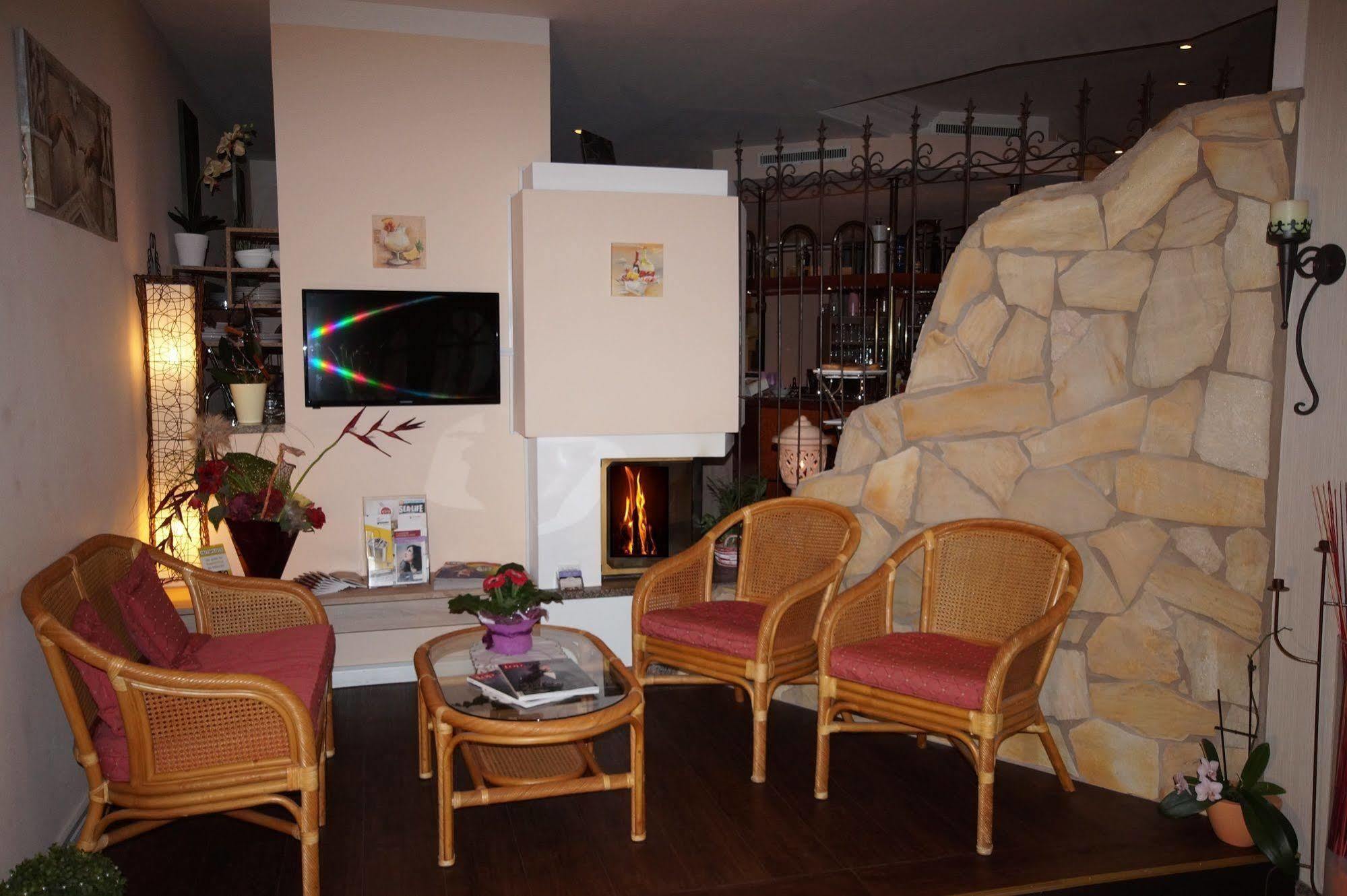 Hotel Bauschheimer Hof Russelsheim Bagian luar foto