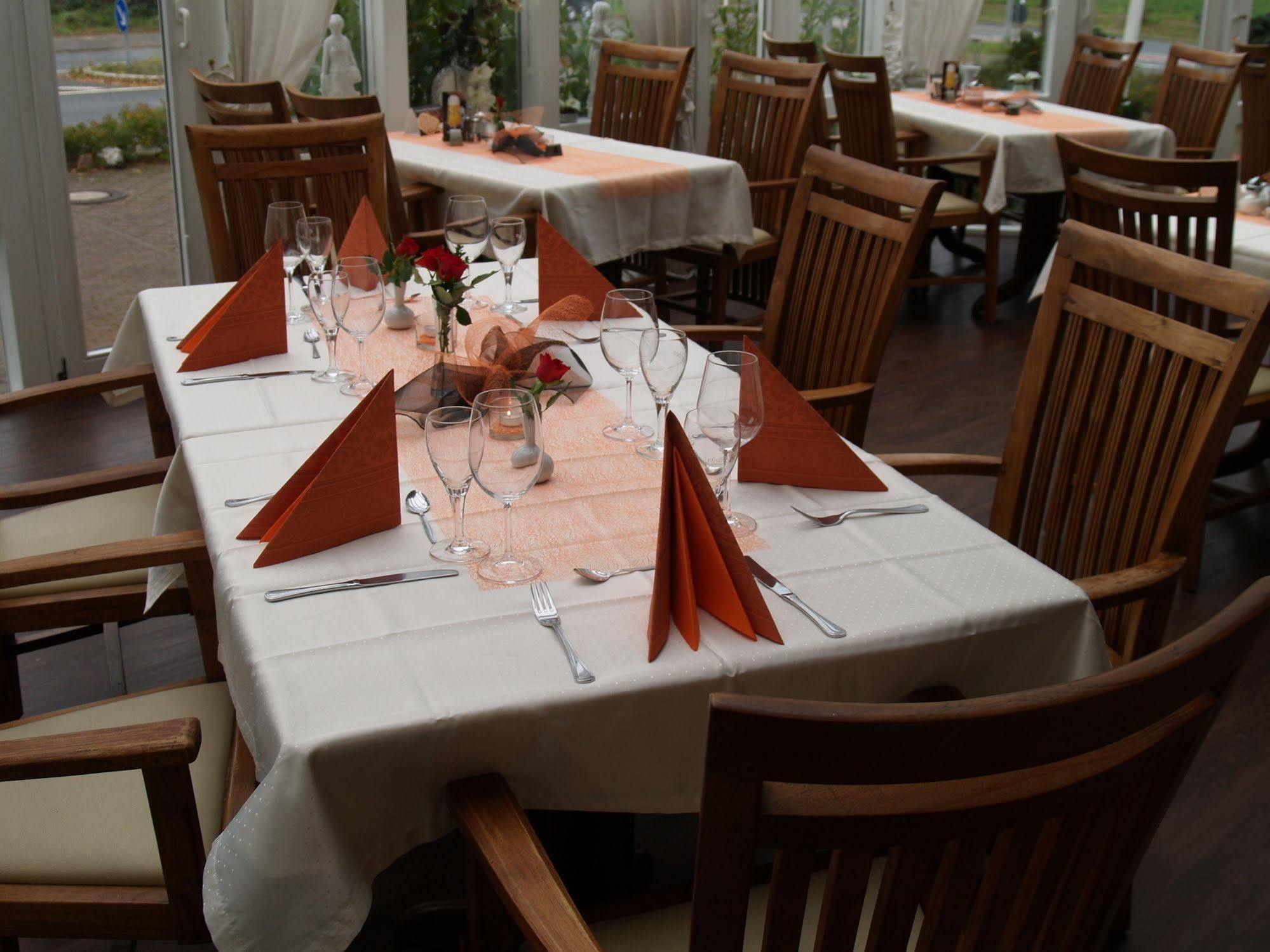 Hotel Bauschheimer Hof Russelsheim Bagian luar foto