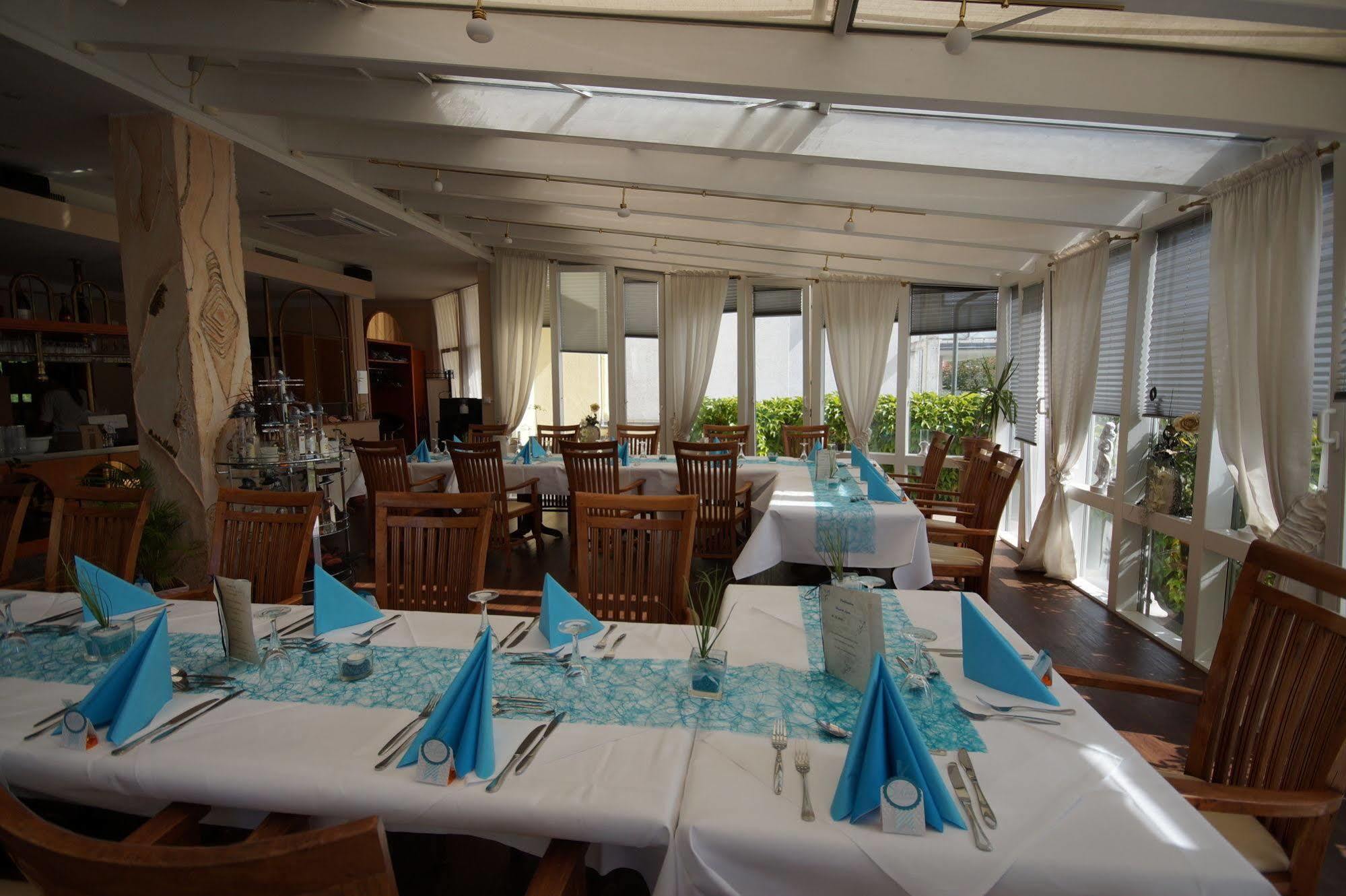 Hotel Bauschheimer Hof Russelsheim Bagian luar foto