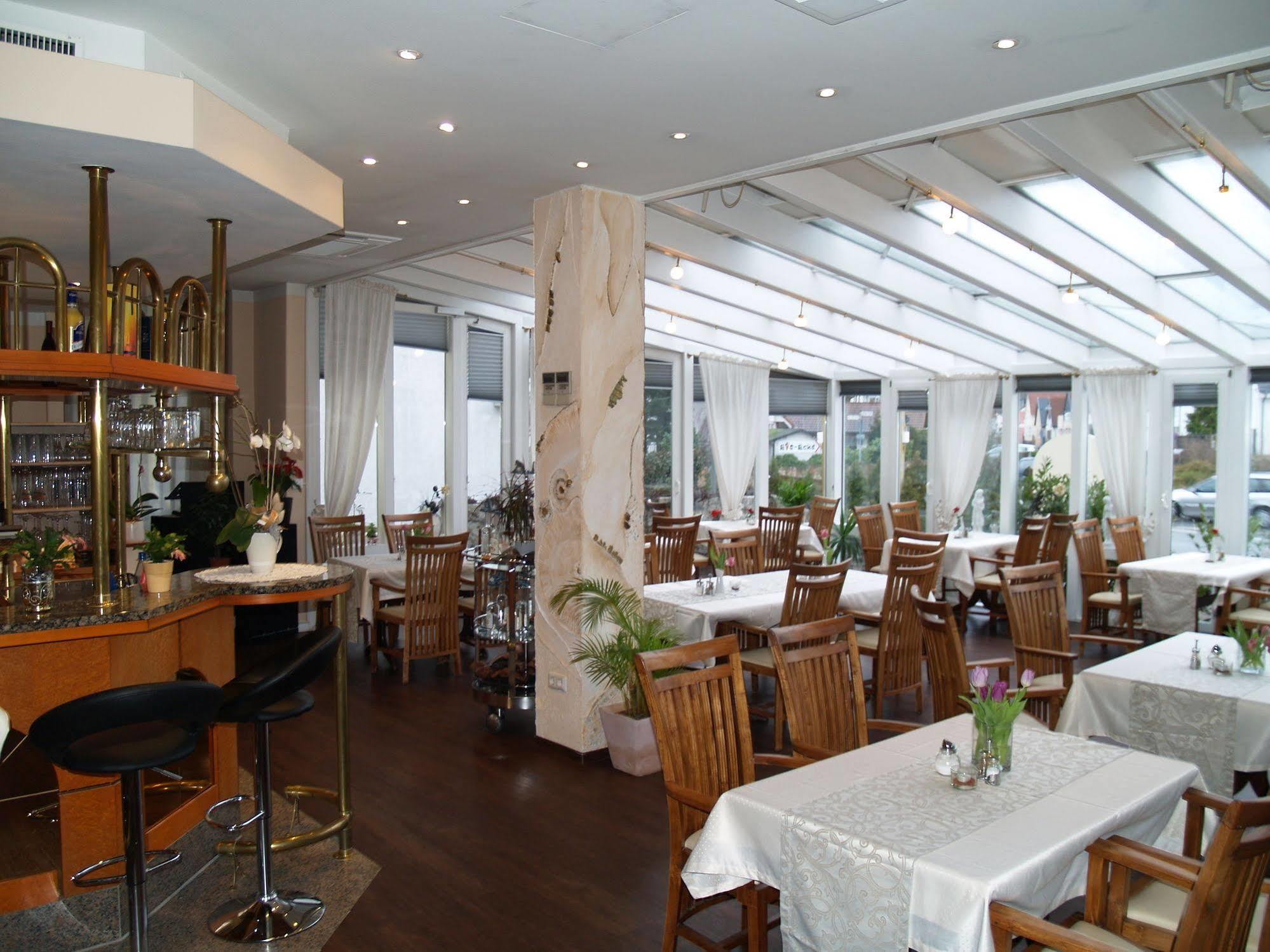 Hotel Bauschheimer Hof Russelsheim Bagian luar foto