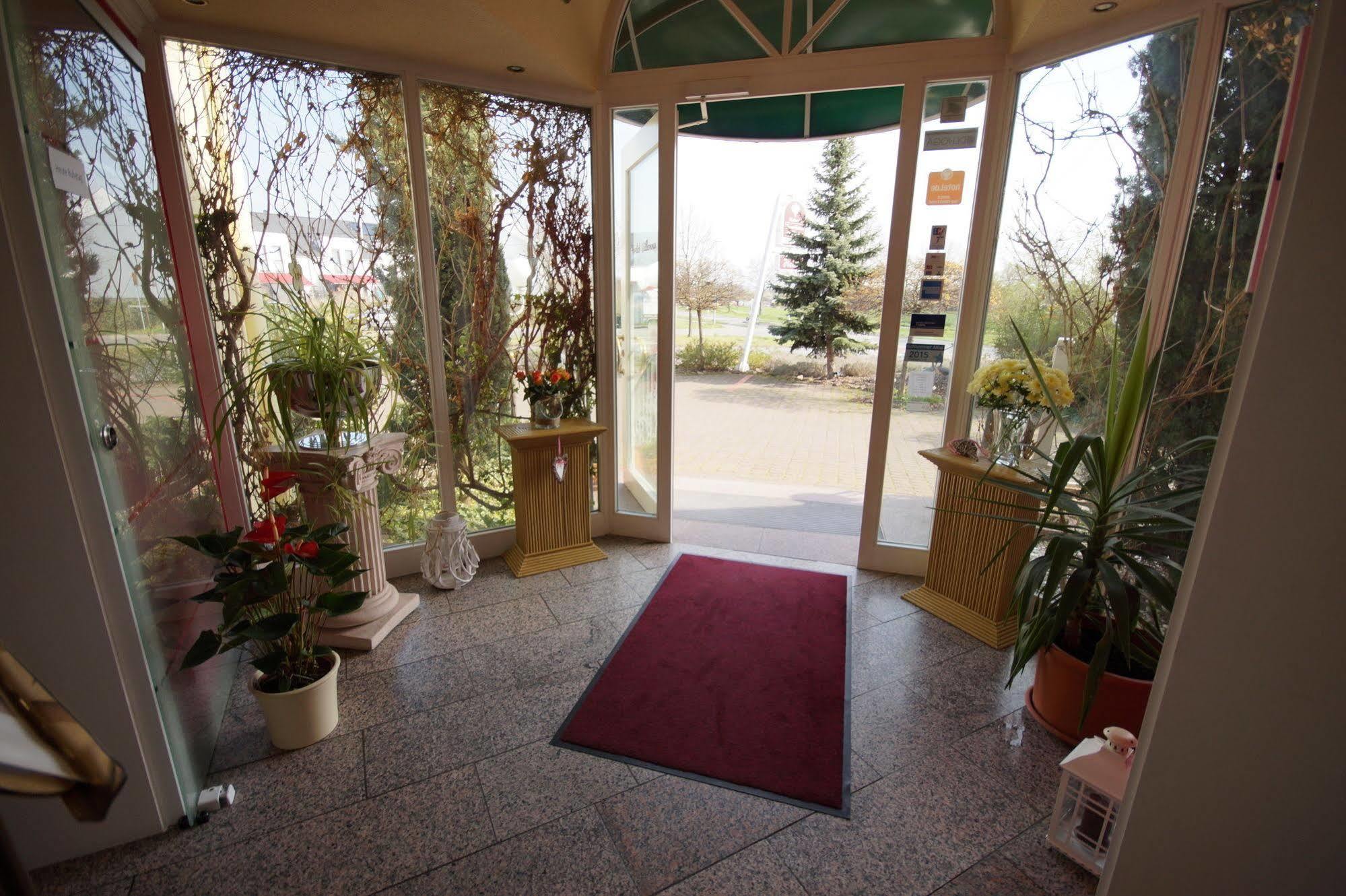 Hotel Bauschheimer Hof Russelsheim Bagian luar foto