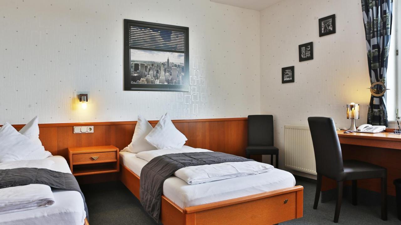 Hotel Bauschheimer Hof Russelsheim Bagian luar foto